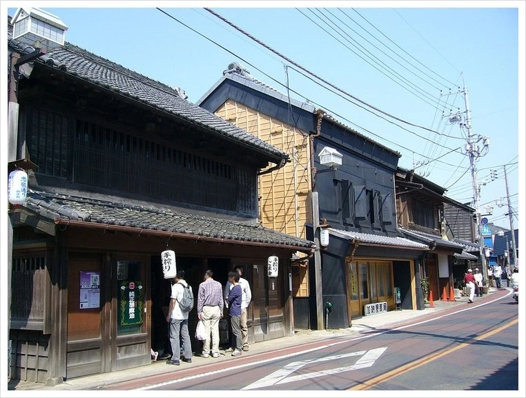 1024px-Abumokanoya%2Ckatori-kaido-street%2Csawara%2Cjapan.jpg?type=w1