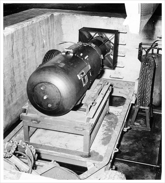 539px-Atombombe_Little_Boy_2.jpg?type=w1