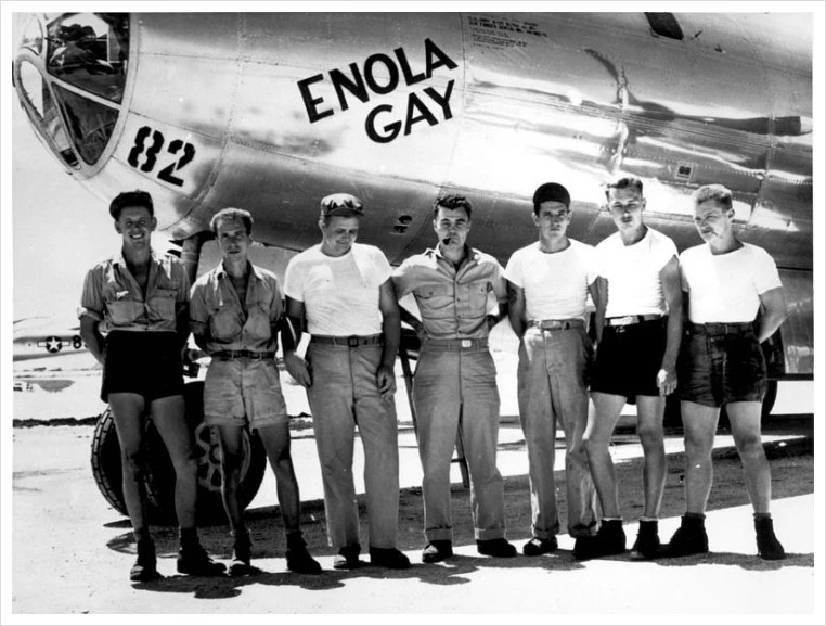 B-29_Enola_Gay_w_Crews.jpg?type=w1