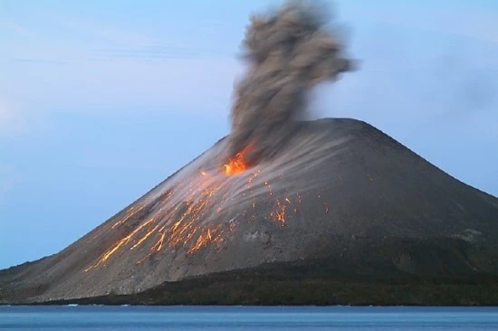krakatau-strombolian-mf8573.jpg?type=w2