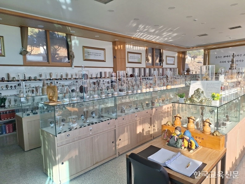 art_17356450154992_d918f5.jpg?iqs=0.8314692524627654