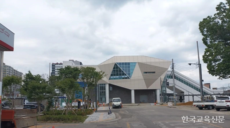 art_17351825685924_e72bd7.png?iqs=0.3347451556215937