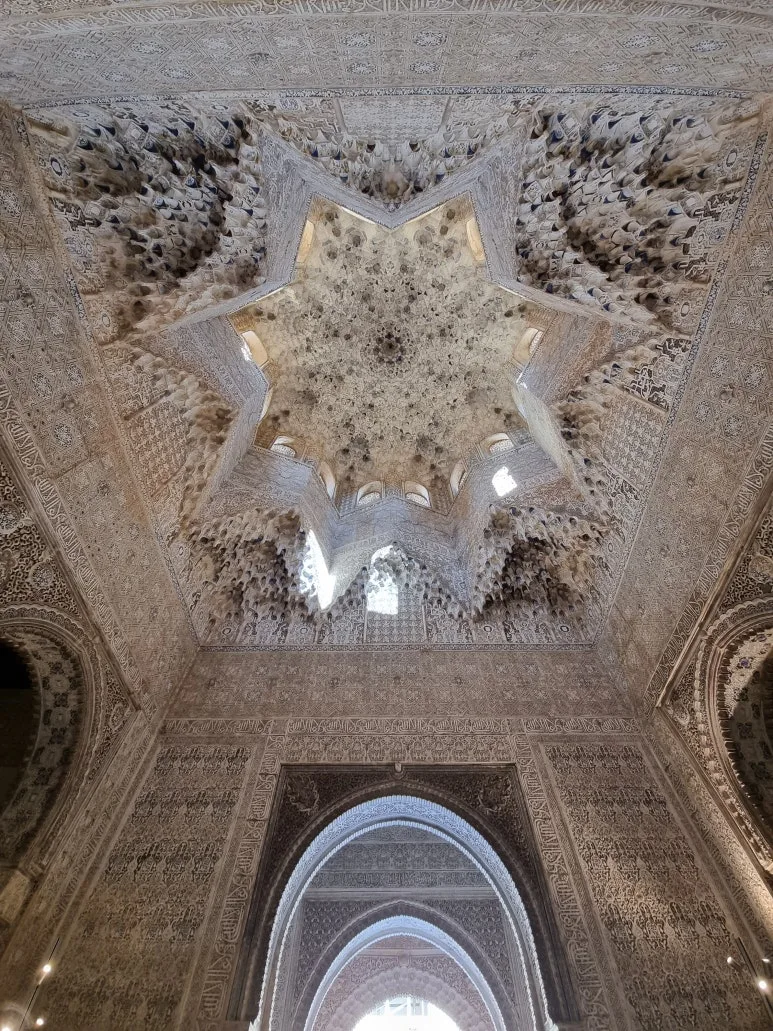 %EC%95%84%EB%B2%A4%EC%84%B8%EB%9D%BC%ED%97%A4%EC%8A%A4_%EB%B0%A9.jpg?type=w773