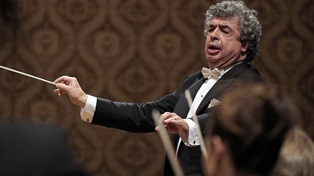 semyon-bychkov-dirigent-100~_h-364_v-img__16__9__xl_w-648_-be6819cc57a5436fe2e22755fd9495d5c6ac08f6.jpg?version=d4861