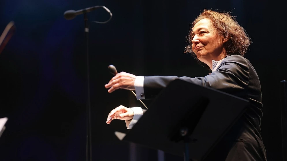 nathalie-stutzmann-dirigentin-100~_v-img__16__9__xl_-d31c35f8186ebeb80b0cd843a7c267a0e0c81647.jpg?version=e5c19