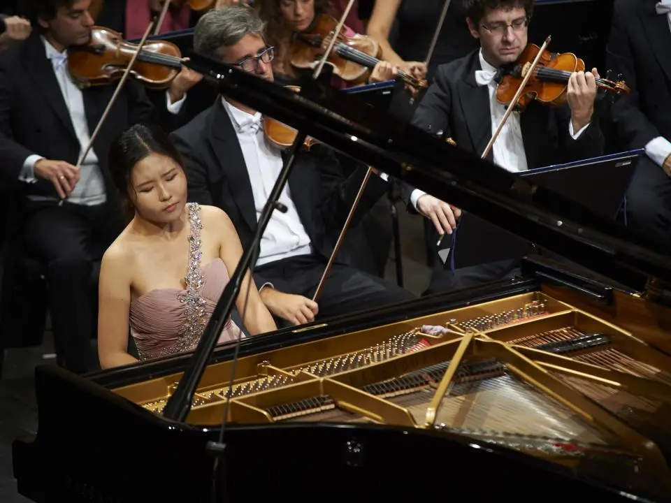 chloe-jiyeong-mun_prizewinner-2015_c_gregor-khuen-belasi.jpg?itok=qMcW8fKb