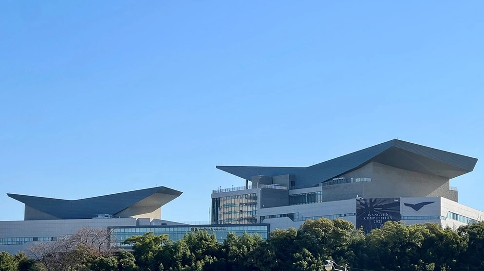 tongyeong-concert-hall-100~_v-img__16__9__xl_-d31c35f8186ebeb80b0cd843a7c267a0e0c81647.jpg?version=e7145