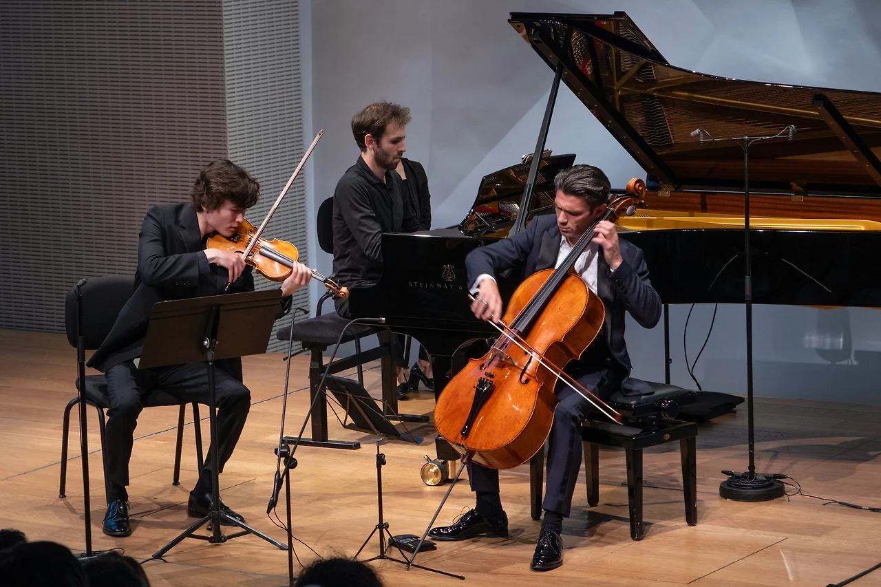 213230FLV.jpg?fm=pjpg&q=80&dpi=72&cs=srgb&s=4bc8a25a25a710fb9ac8650a16e36bd7