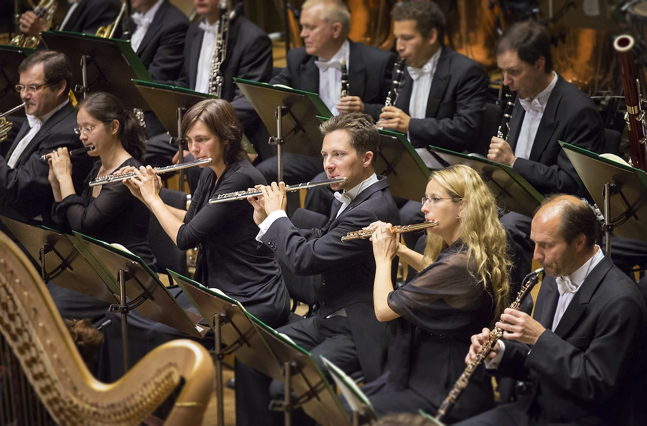 .jpg?url=https%3A%2F%2Fdam.destination.one%2F923726%2F5b7bc1aa2c9ef33b9eea3579318ace85a6cc32e3c60db632d1c88917cd7c81f5%2Fgewandhausorchester-zu-leipzig-musikstadt-leipzig.jpg&scale=both&mode=crop&quality=90&width=2560&height=1688