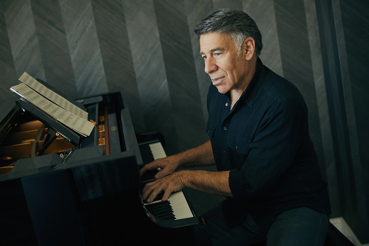 Stephen_Schwartz_2A9A7992_download-1.jpg?x53476