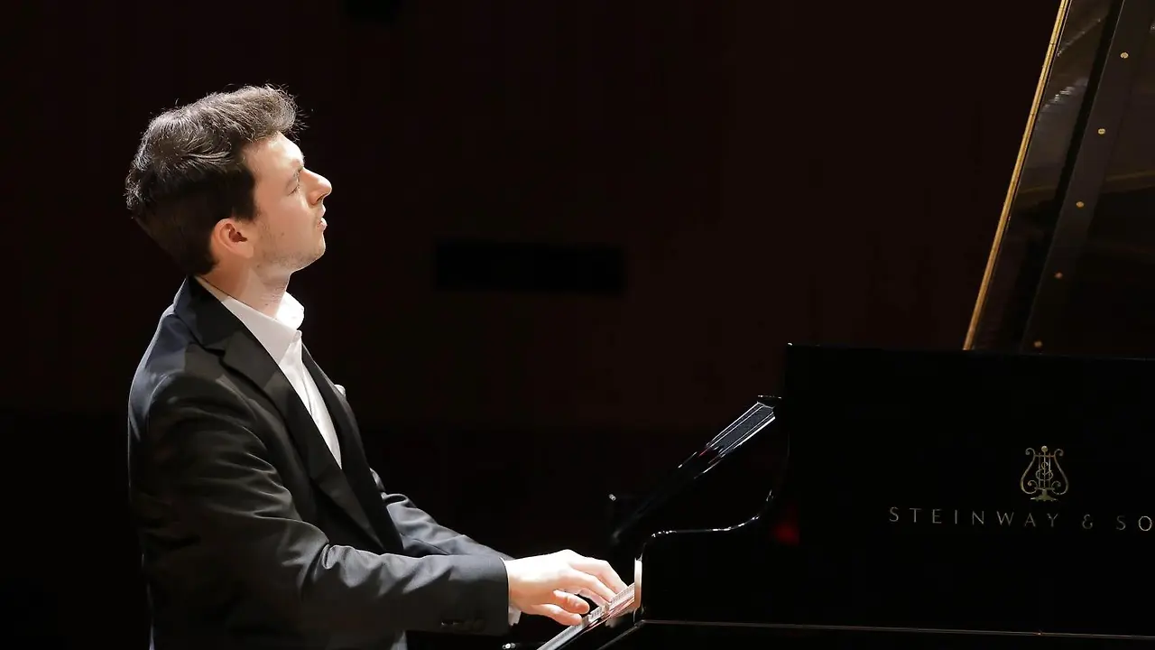 jonas%20aumiller%20quarters.jpg?h=48e1c2ea&itok=_HBhVTso