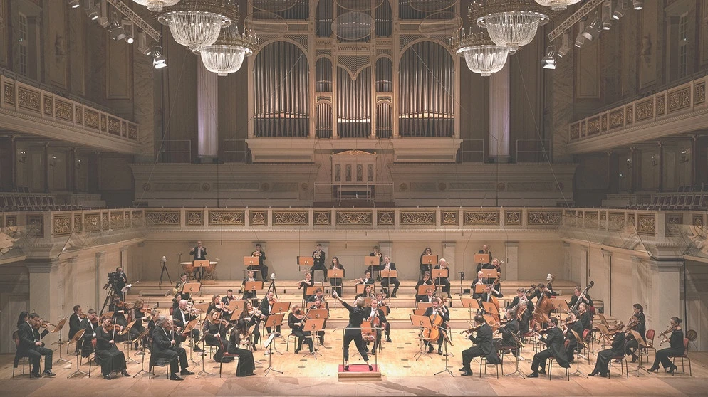 joana-mallwitz-konzerthausorchester-berlin-102~_v-img__16__9__xl_-d31c35f8186ebeb80b0cd843a7c267a0e0c81647.jpg?version=b2a83