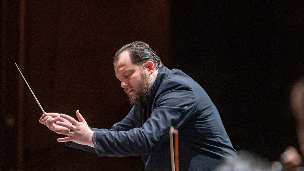 andris-nelsons-wiener-philharmoniker-102~_h-558_v-img__16__9__xl_w-994_-e1d284d92729d9396a907e303225e0f2d9fa53b4.jpg?version=e60f0