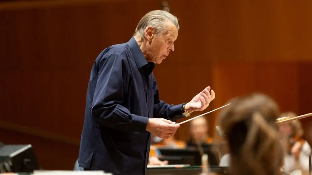 59b7fb20-77cc-4bde-8b08-6698d326812a.jpeg?q=60&fm=jpeg&width=1000&rect=0%2C104%2C1350%2C760