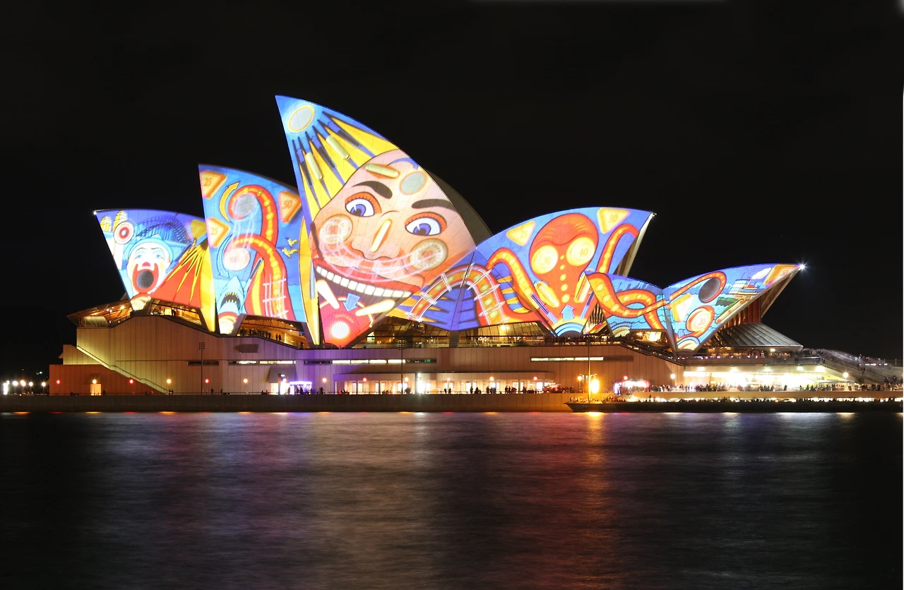 Sydney_Opera_House%2C_vivid_Sydey.JPG