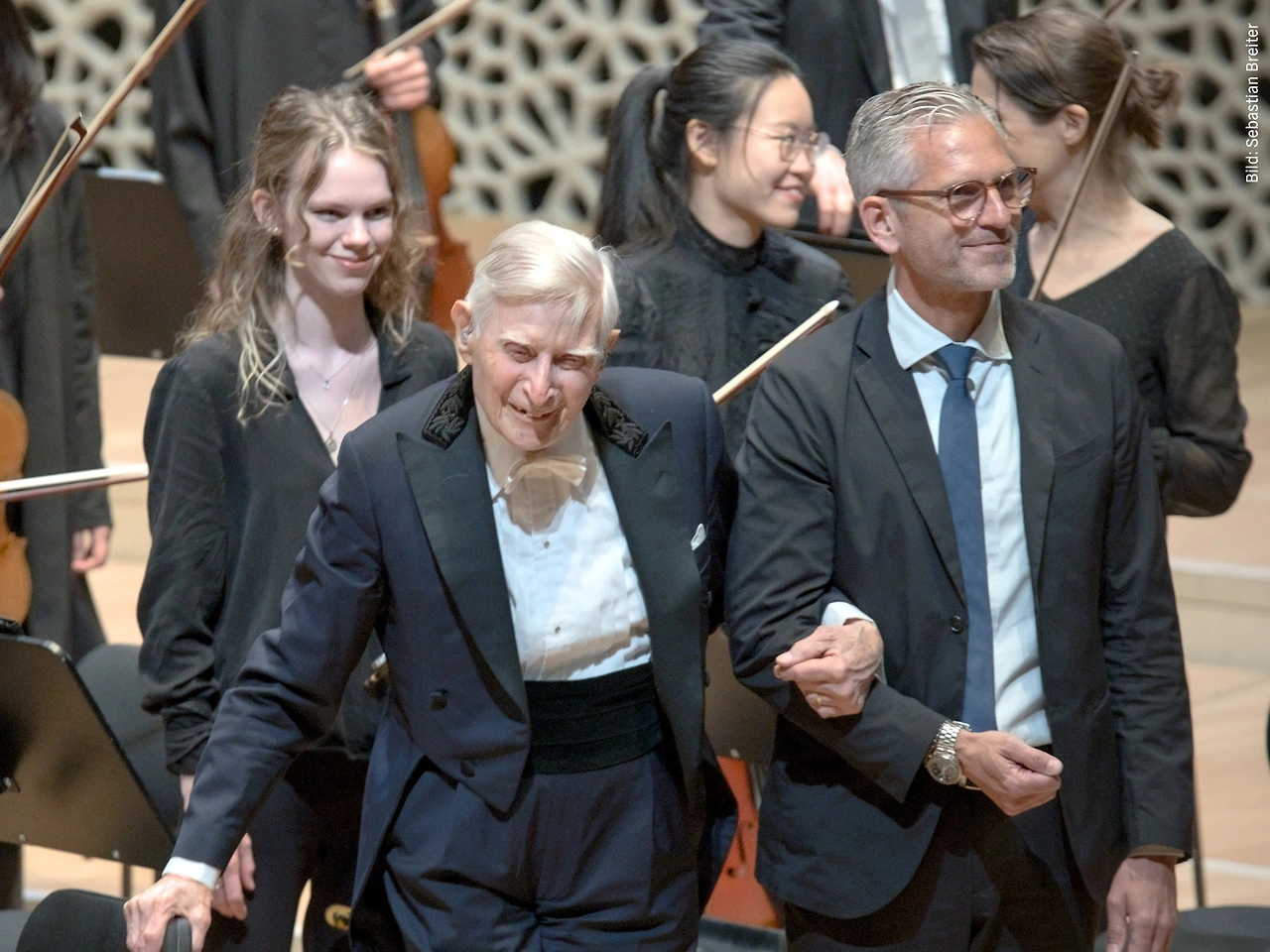 518294530_1776937932954192_1191816617037601628_n.jpg?_nc_cat=107&ccb=1-7&_nc_sid=127cfc&_nc_ohc=vhXssWX8UmgQ7kNvwFdPTy-&_nc_oc=AdkBwS4wbKTmNz5uuOHClv9FPSxq6ci2-5LXYlzSkO4v3OFd8Qmx2diYQfIGoHve61I&_nc_zt=23&_nc_ht=scontent.fvie2-1.fna&_nc_gid=H6ofsldbNUmGsFaJngxDpQ&oh=00_AfYlEolkskPTKhjw8b4BFDF4atpvEoL-YlvEq5_BzNfsBA&oe=68C2547C