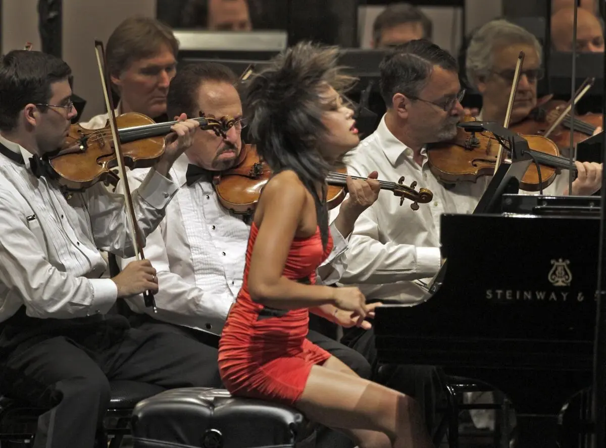 ?url=https%3A%2F%2Fcalifornia-times-brightspot.s3.amazonaws.com%2F16%2Fbf%2Fff4a0a5a36e3a8023bb41b0f7264%2Flat-costumegall-la0003866857-20110802