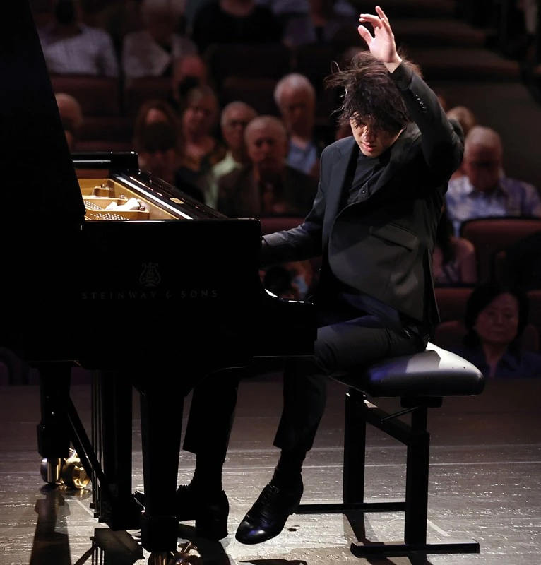 yunchan-lim-203.jpg?width=766.3650878126664&height=800