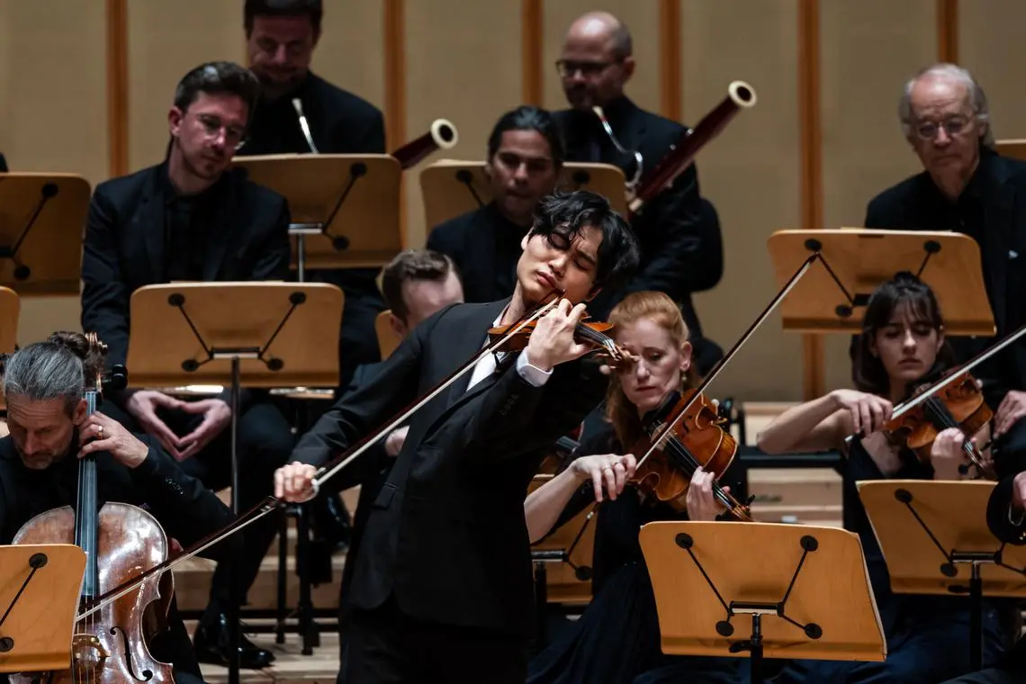 fba0333266c3310159d253ea562cef60f70a25b904a4d21648f7782be15c5c36