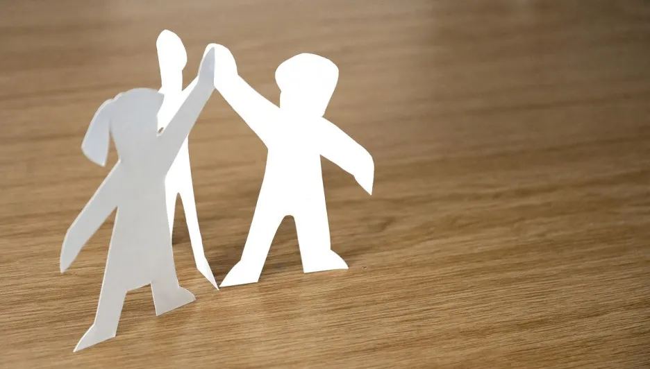 paper-figures-6652452_1280.jpg?type=w1