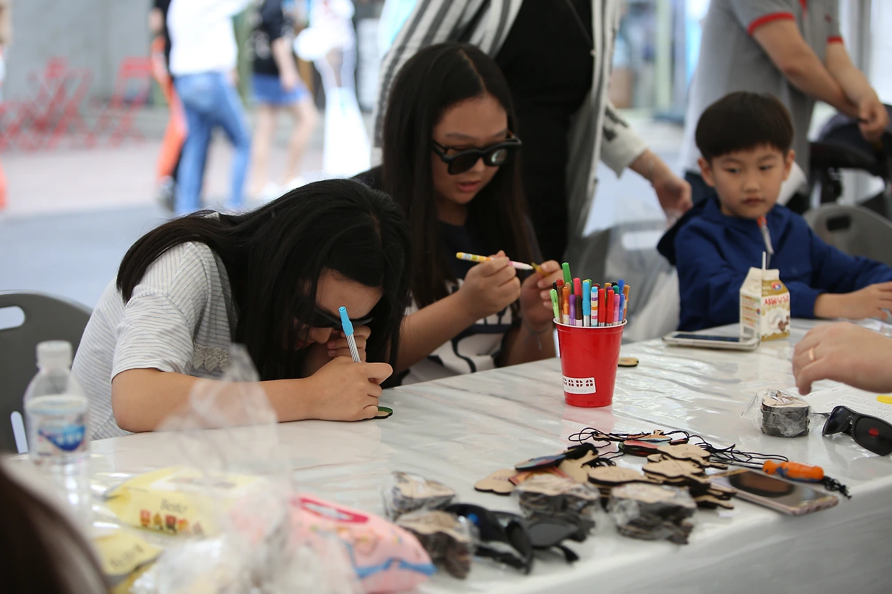 나다공작소-저시력장애 공감부스.JPG