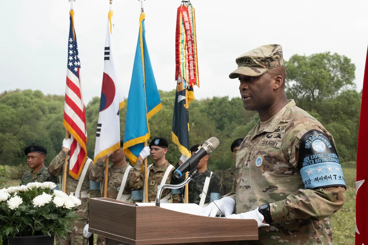 제이비어 주한미군사령관-판문점 도끼만행사건 49주년.jpeg