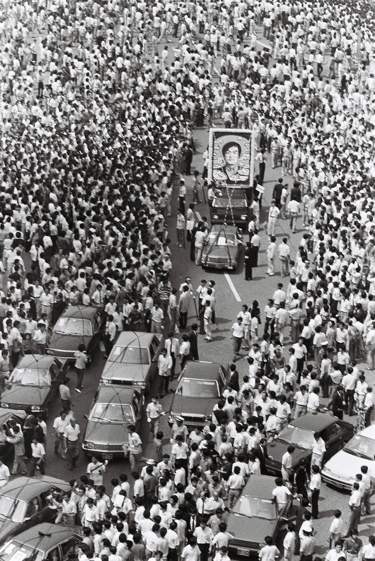 19870709-000020-이한열장례행렬-시청앞.JPG
