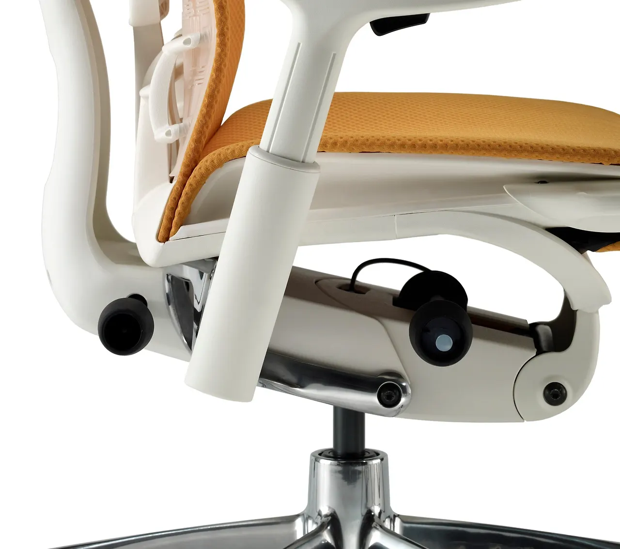 DE_EMB_P_20080929_008_P.jpg?crop=center&v=1750665196