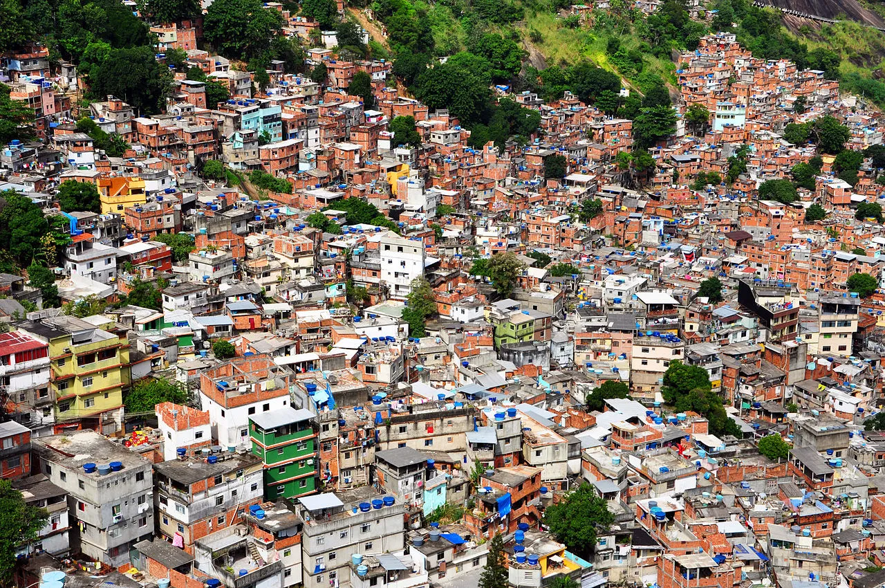 1280px-1_rocinha_favela_closeup.JPG