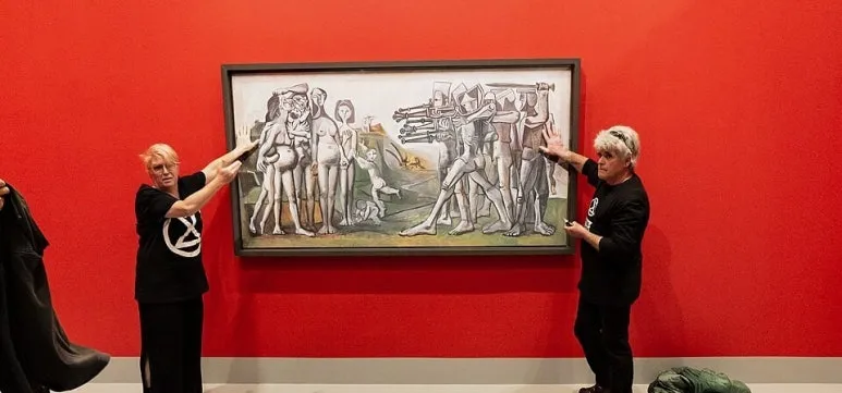 Spring_Rebellion_%2722_-_Picasso_Glue-On_-_52452925739.jpg?type=w773