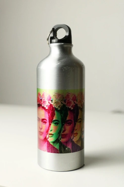 Frida_Kahlo_bottle_SIGG_fake.jpg?type=w773