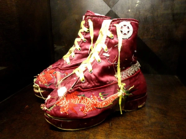 Zapatos_de_Frida_Kahlo.jpg?type=w773