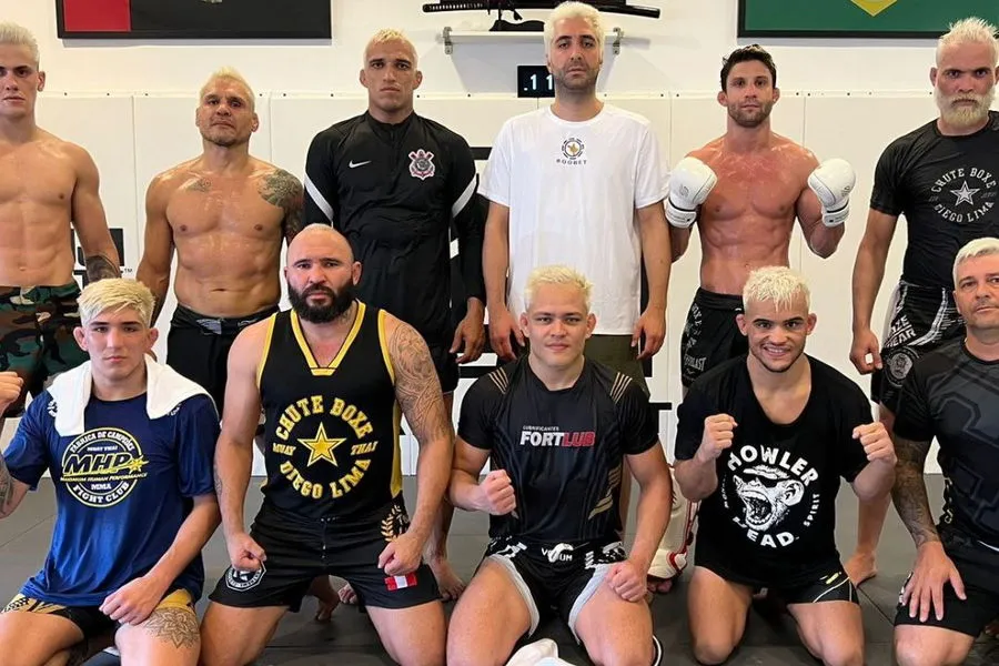 Charles-Oliveira-Chute-Boxe.jpg?width=900