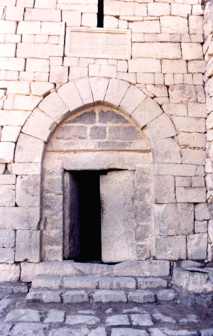 17_Stone_door_-_Desert_castle_-_Jordan.jpeg