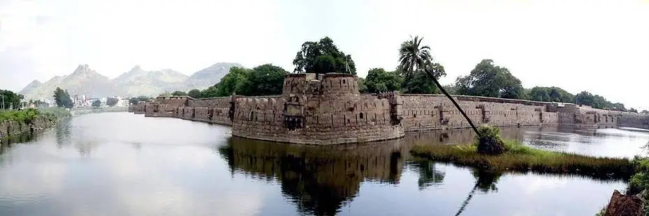 Vellore Fort.jpeg