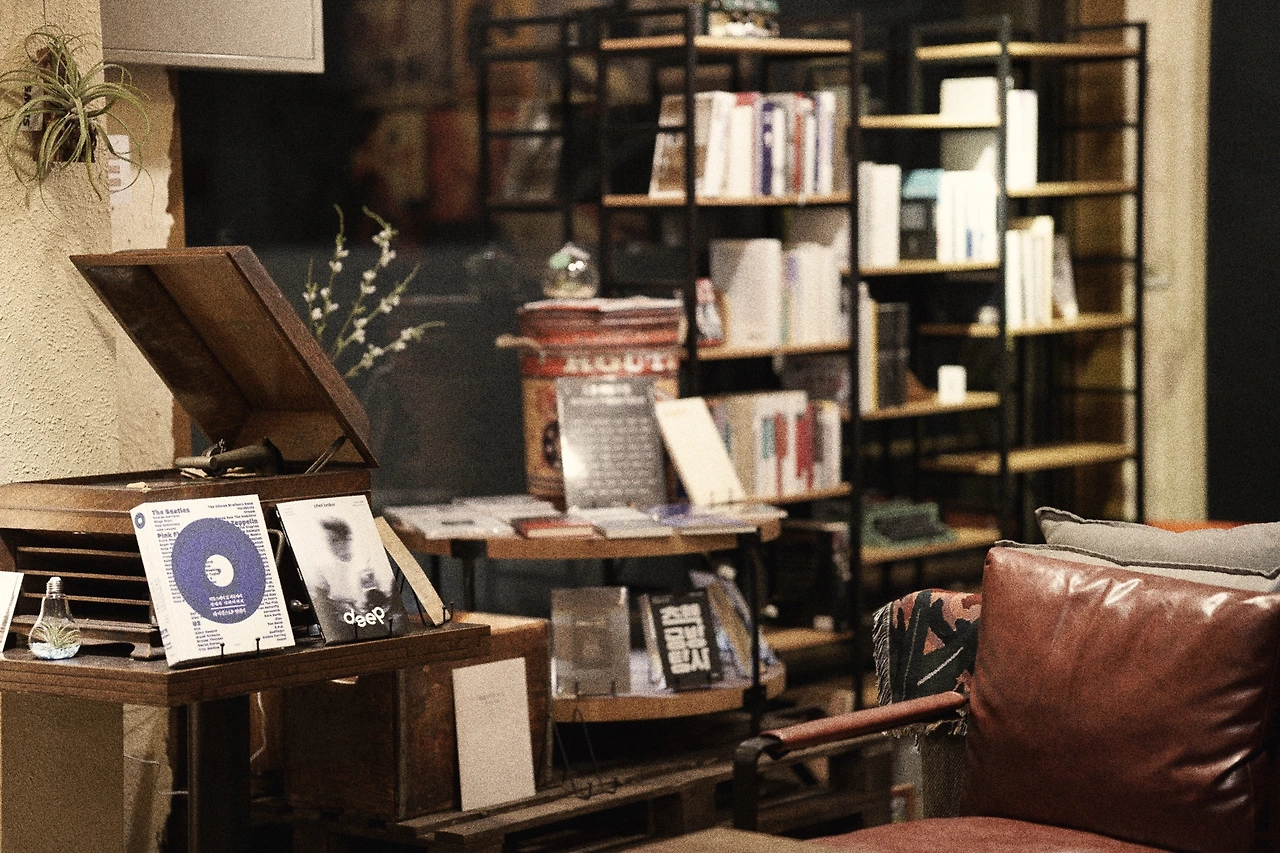 24.04.08. 1. 매장 내부 2.jpeg