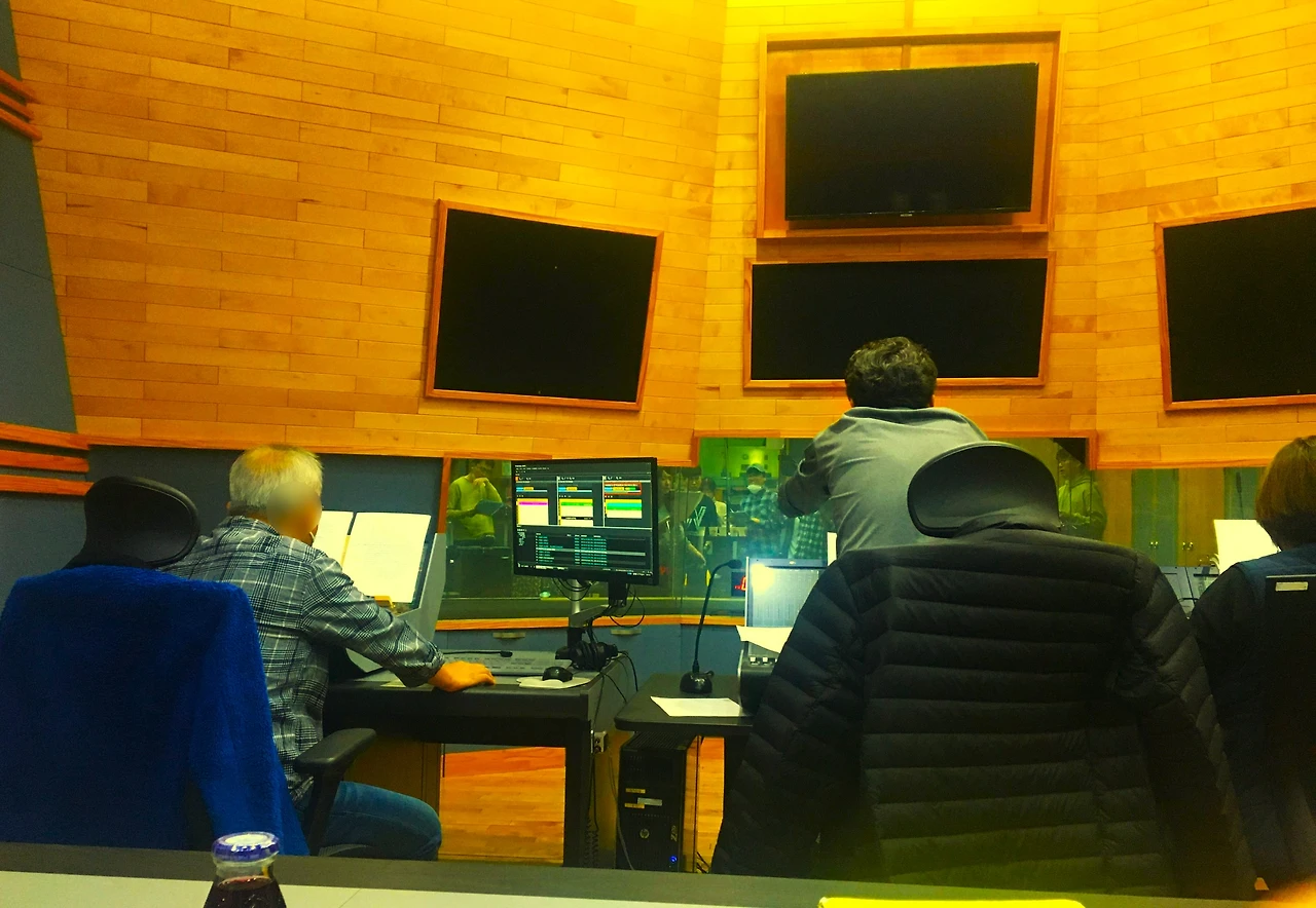 라디오 드라마 제작현장_모자이크.JPG