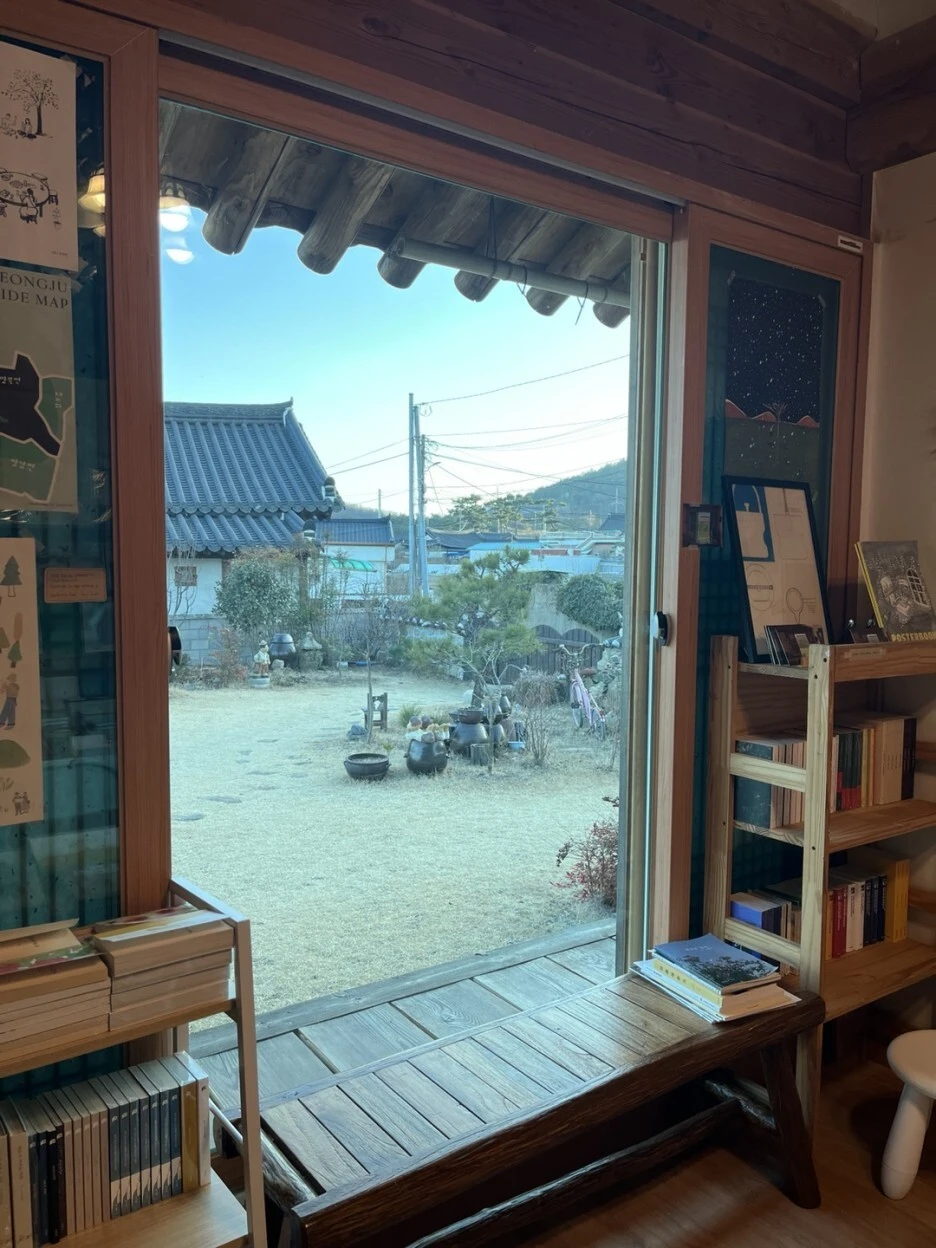 VKwEmUvDS_WWJf4pjLjq82bubvY