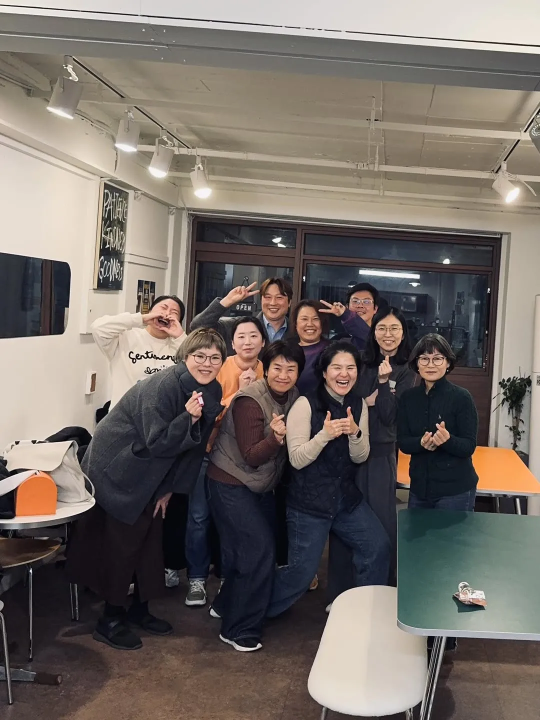 598556913_10240219954454050_4927698029069857054_n.jpg?stp=cp6_dst-jpg_s1080x2048_tt6&_nc_cat=105&ccb=1-7&_nc_sid=833d8c&_nc_ohc=3QjiAN2CK7YQ7kNvwFpZTPy&_nc_oc=AdnSPrXbVpLIla3YtJiWIRWHG6XldqMXAgbUT-_elHnFI3i1x5ynCUntTZTPNFBvEIo&_nc_zt=23&_nc_ht=scontent-icn2-1.xx&_nc_gid=jcP645nR5gXIahL933C5ug&oh=00_AfkqHsB5Rhd2qX_7D1HRyK0chd6cUK_6PaD0ws6672485w&oe=69416706