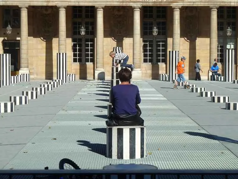 Daniel Buren - les deux plateaux1.JPG