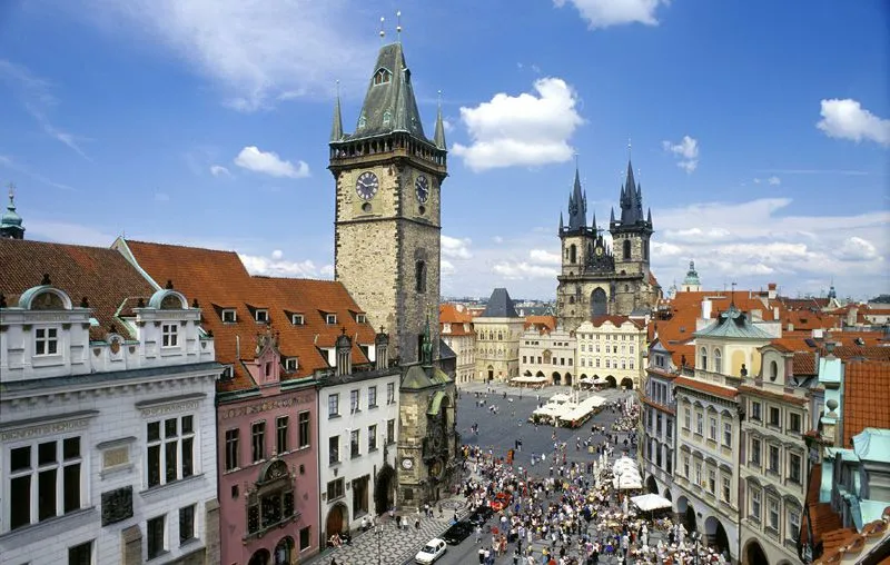 c-prague-old-town-square-1.jpg