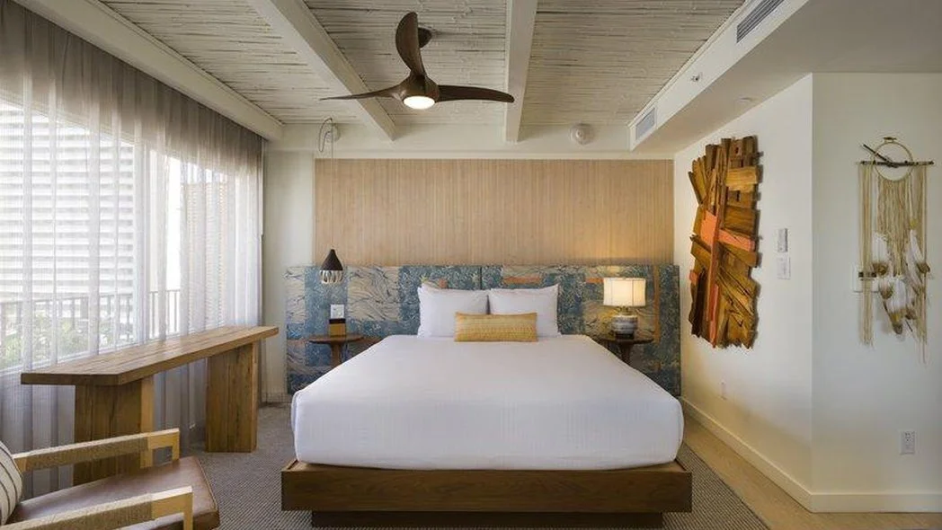 %EB%8D%94_%EC%84%9C%ED%94%84%EC%9E%AD_%ED%98%B8%ED%85%94__%EC%8A%A4%EC%9C%94_%ED%81%B4%EB%9F%BD2.jpg?type=w1200