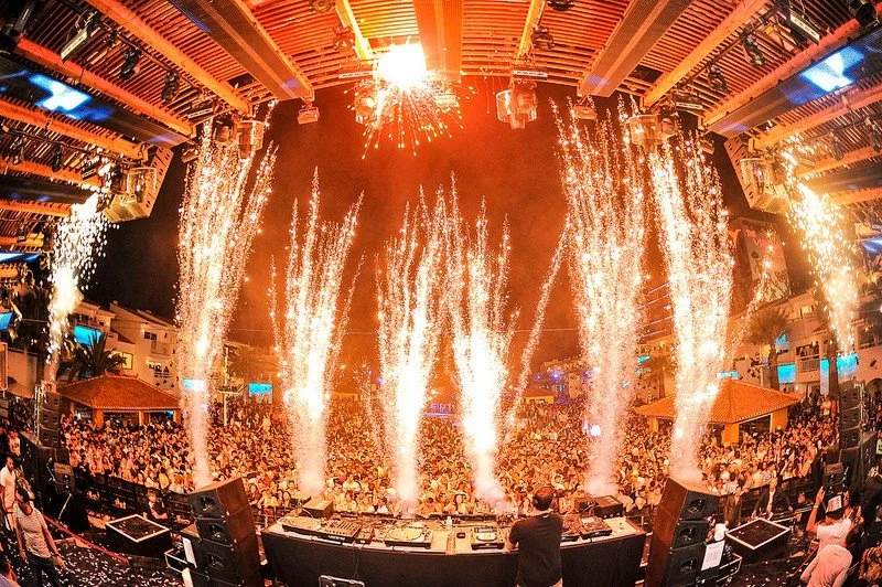 ibiza_party.jpg?type=w1200