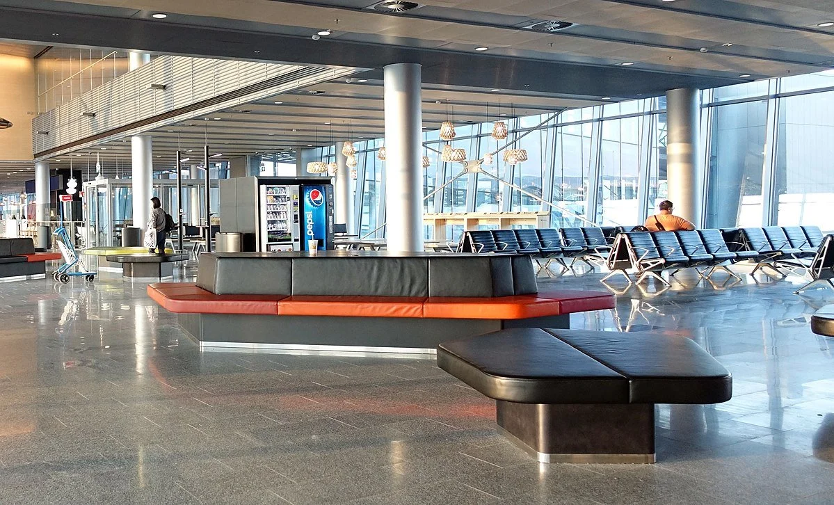 1199px-Helsinki-Vantaa_Airport_bench.jpg?type=w1200