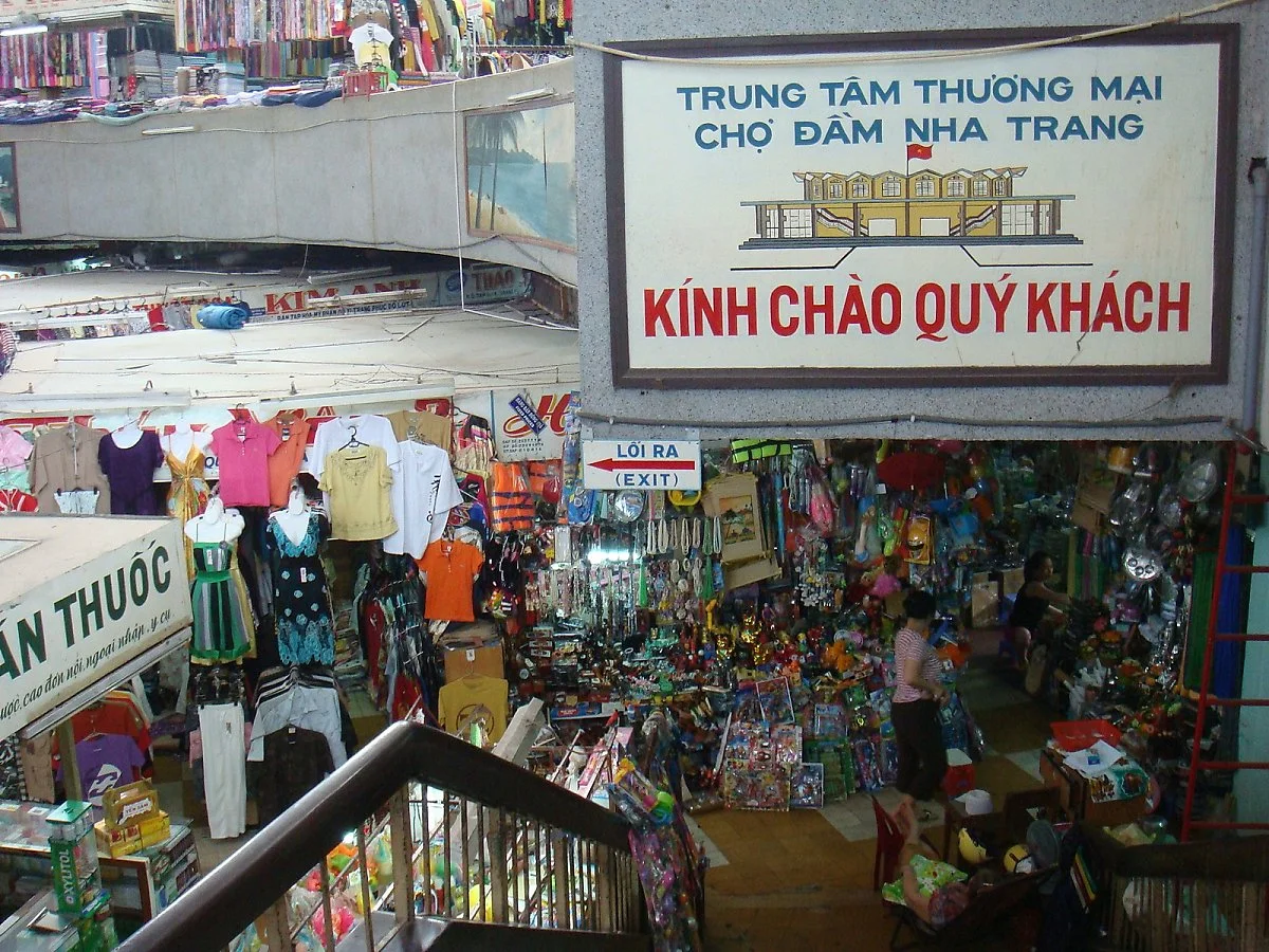 1600px-Nha_Trang_Ch%E1%BB%A3_%C4%90%E1%BA%A7m_market_-_panoramio_%281%29.jpg?type=w1200