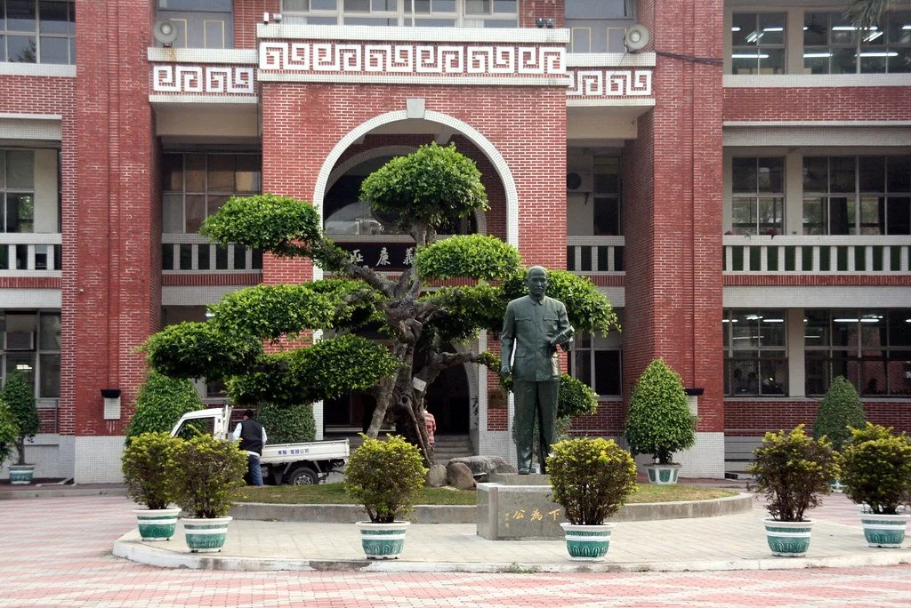 2321581148_81a3bfee08_b.jpg?type=w1200