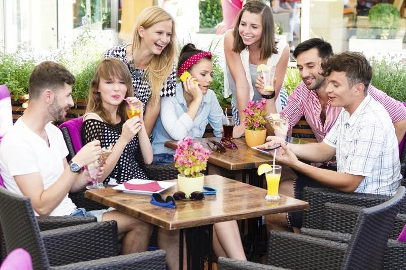 people_talking_loud_in_the_public_space.jpg?type=w1200