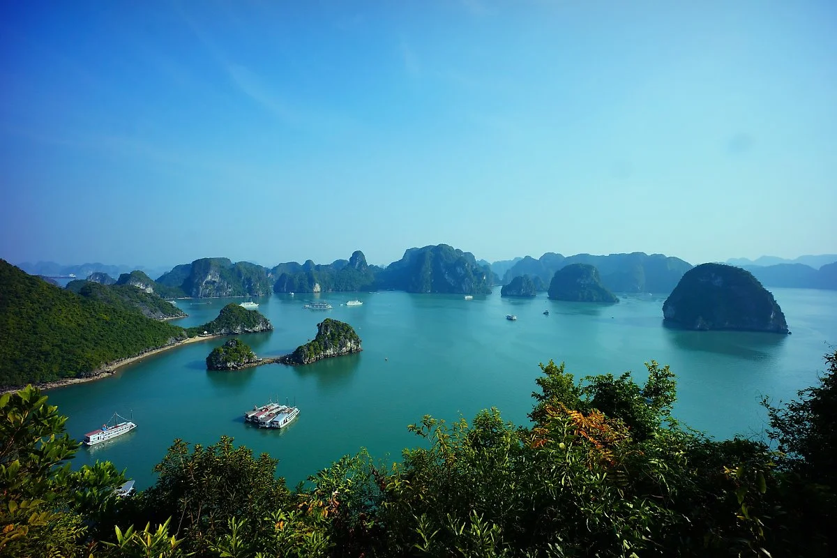 halong-bay-vietnam-593840_1920.jpg?type=w1200