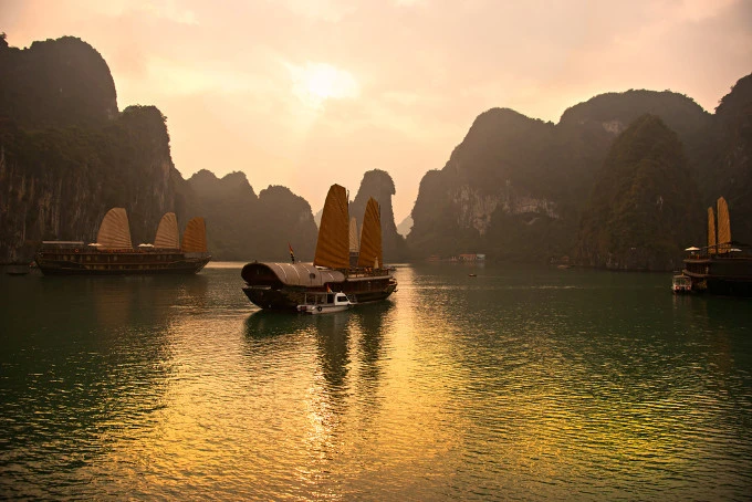 halong_bay_vietnam__unesco_world_heritage_site2.jpg?w=680