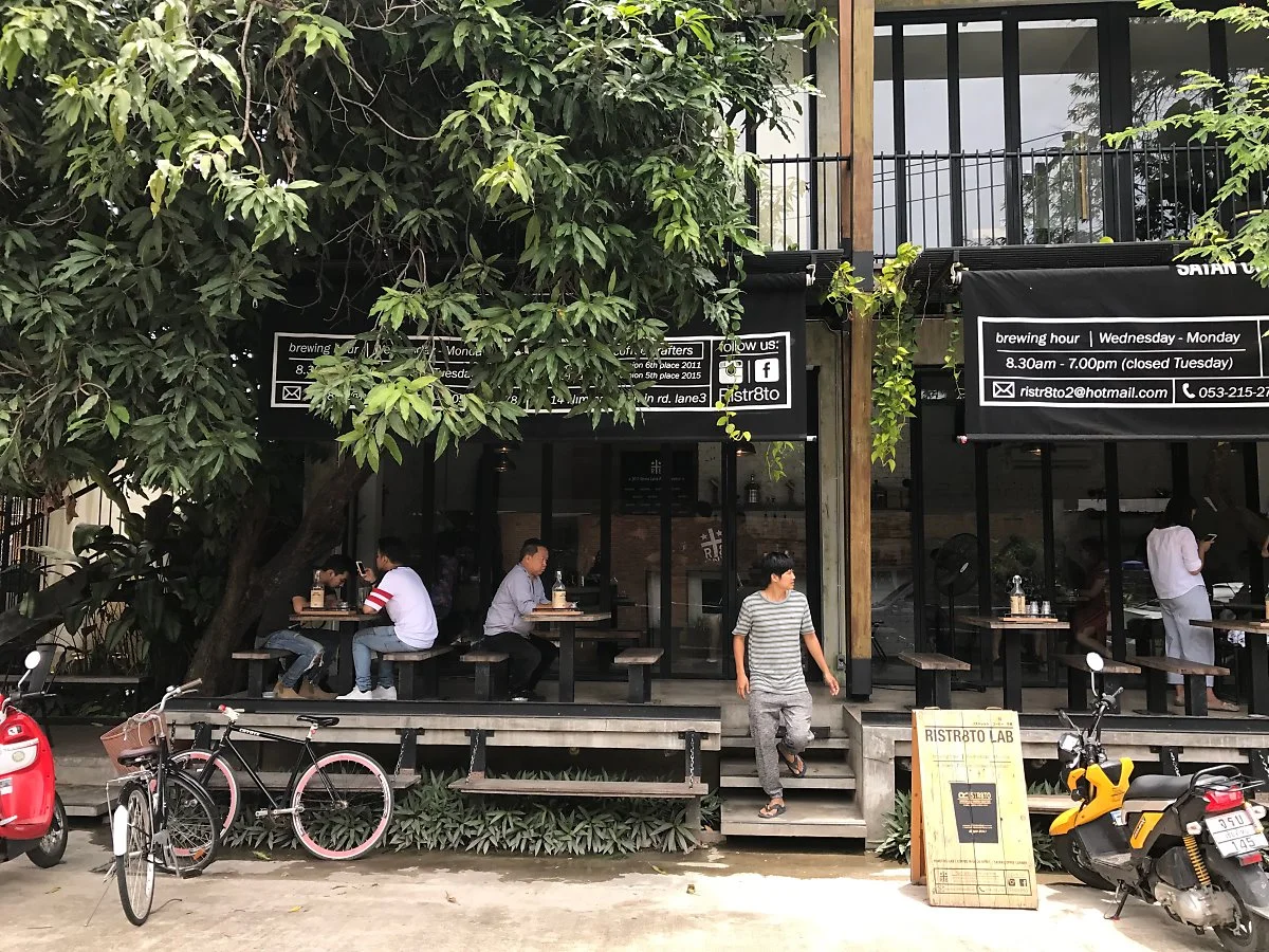 치앙마이 리스트로 8 까페 (2).jpeg